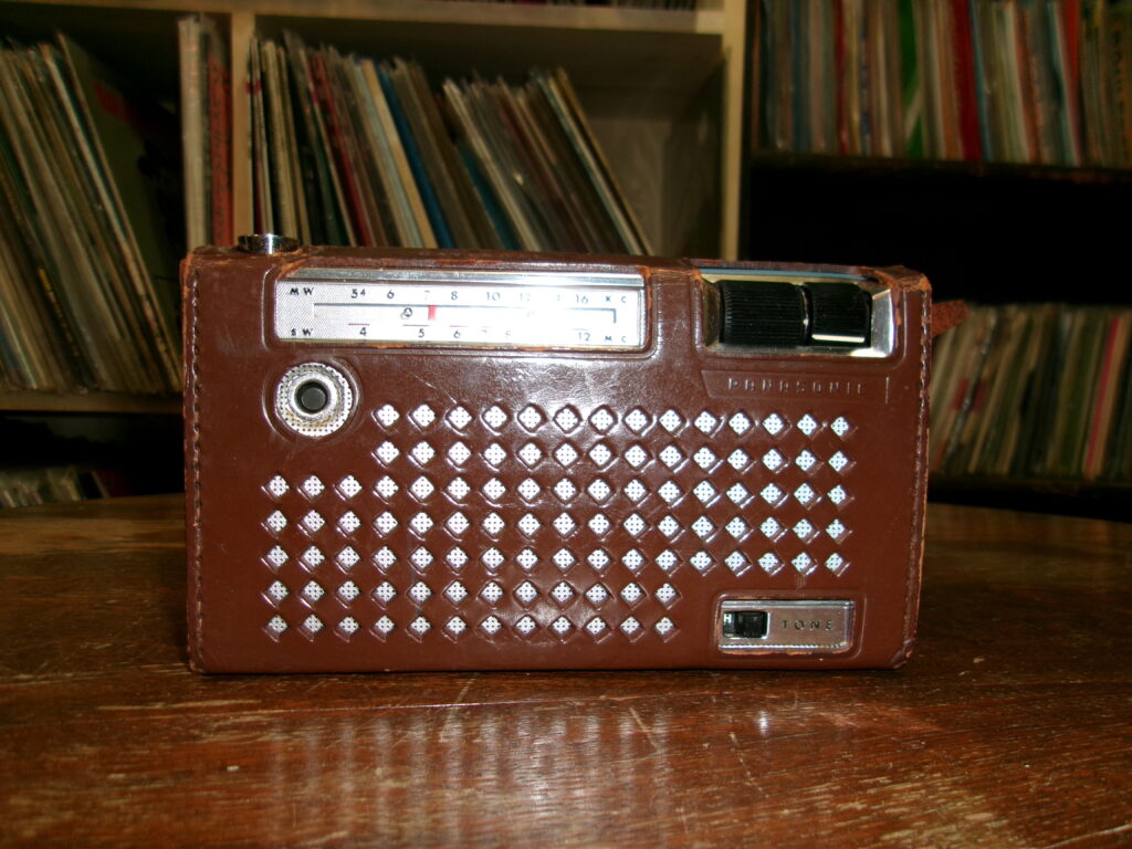 商品NO、R-369 ナショナル8石トランジスターラジオ ￥10,000 | 骨董